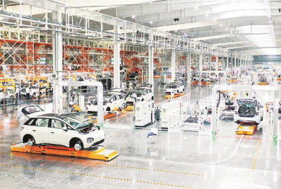 位于柳東新區(qū)內(nèi)的上汽通用五菱寶駿基地內(nèi)的島式精益制造工廠。記者 覃科 攝